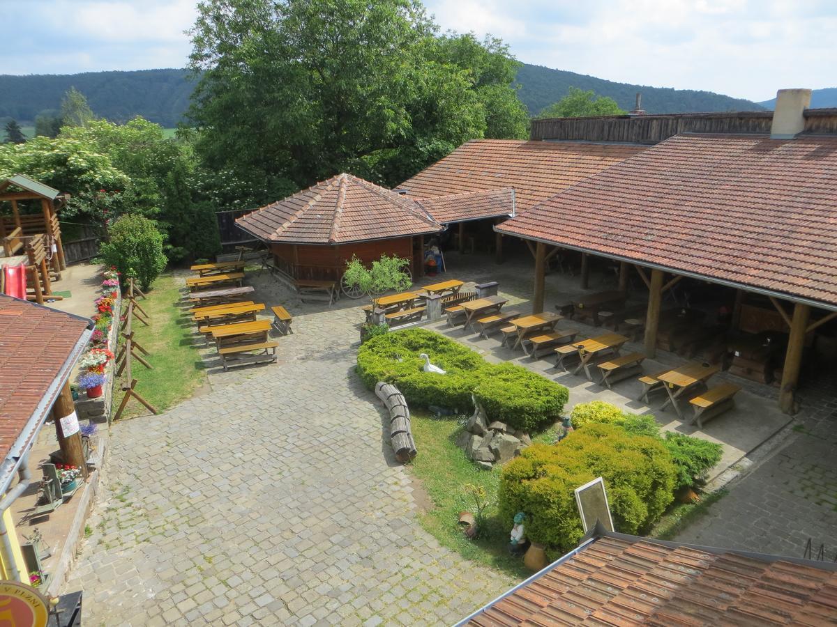 Hotel U Pastorku Racice  Exterior foto